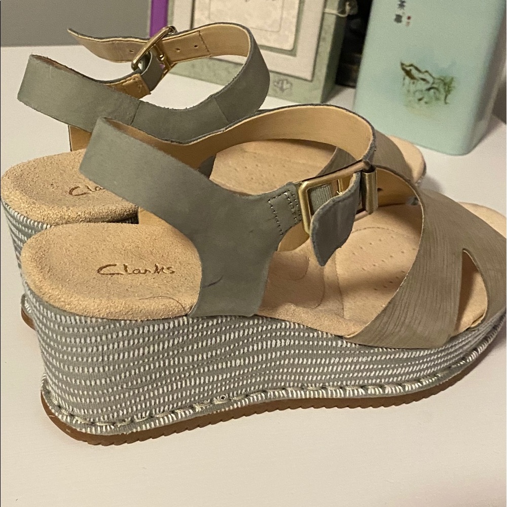 Clarks Platform Sandals - Picture 2 of 5